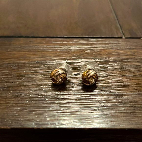 Fashion earrings with white / yellow gold look. - Picture 2 of 3